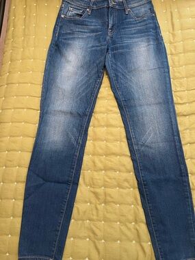Guess Women's Skinny Jeans in Medium Blue Wash
